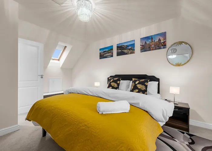 4 Bedroom House In * Manchester