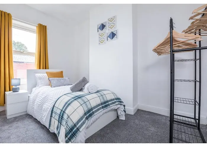 Modern 3bd House - Free Parking - Fast Wifi Lägenhet *