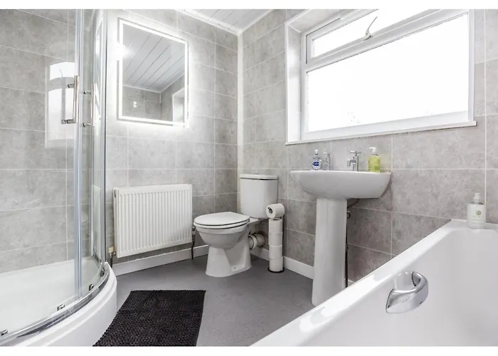 Modern 3bd House - Free Parking - Fast Wifi Lägenhet