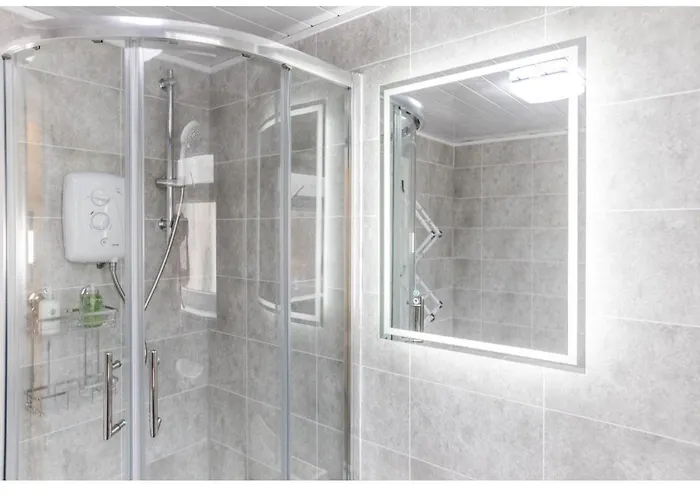 Modern 3bd House - Free Parking - Fast Wifi 아파트 *