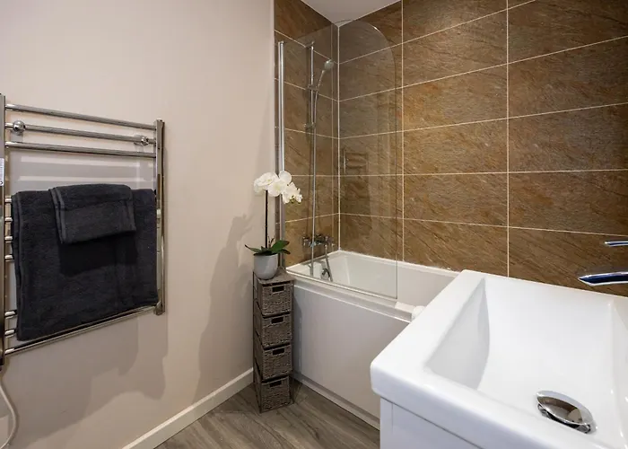 - 1 Bed - Free Parking - Fast Wi Fi By Av Hughes *