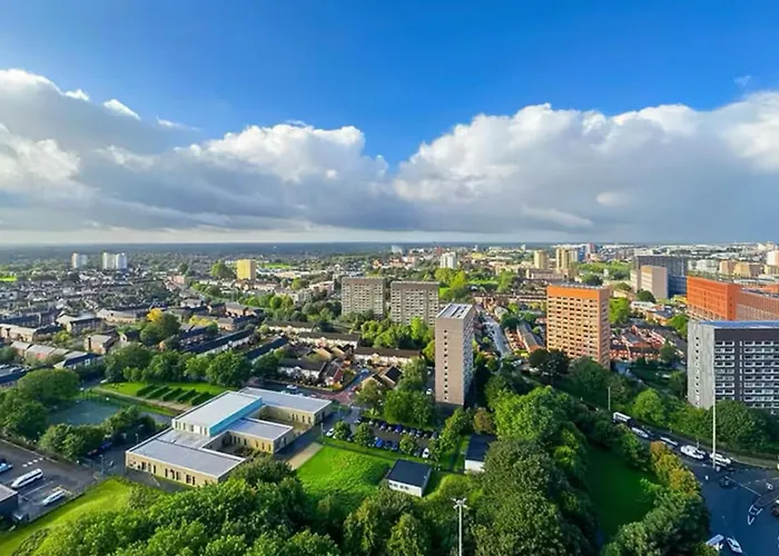 Modern 2 Bed Penthouse With Stunning Views In Center Apartamento