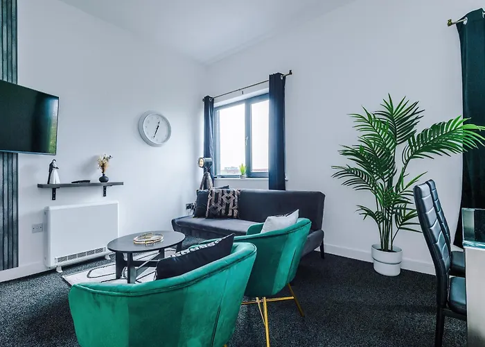 Large Salford -free Parking 맨체스터