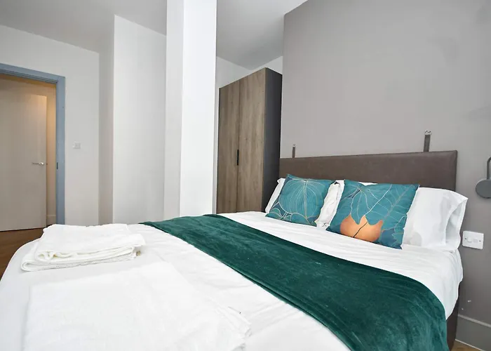 아파트 Spacious 2bed Flat W Security