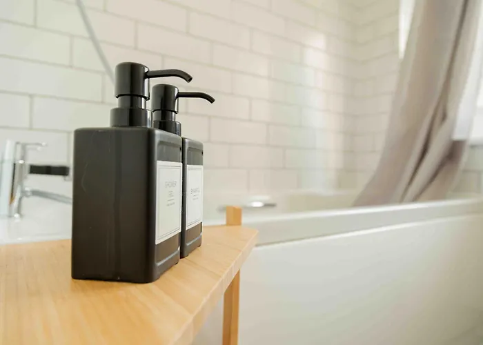 S Veranda - Near Lidl & Bus -4 Bed 6 Sleep *