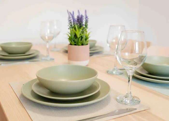 S Veranda - Near Lidl & Bus -4 Bed 6 Sleep 맨체스터