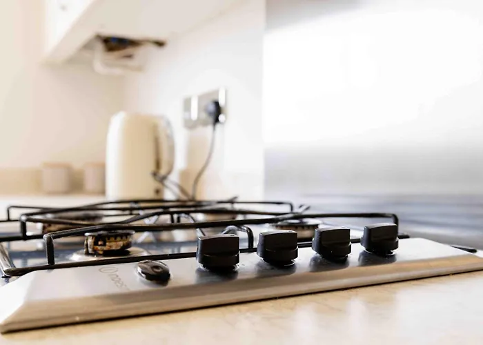 S Veranda - Near Lidl & Bus -4 Bed 6 Sleep 맨체스터