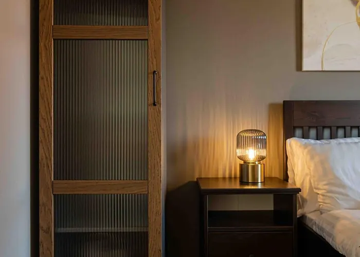 S Veranda - Near Lidl & Bus -4 Bed 6 Sleep 펜션