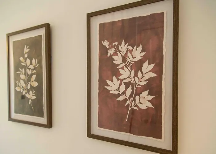 S Veranda - Near Lidl & Bus -4 Bed 6 Sleep 펜션 *