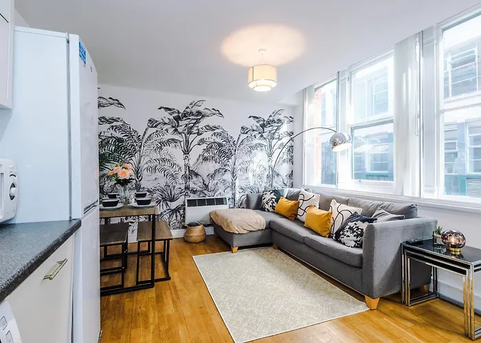 Cosy 2br In Center - With Wifi, Kitchen & Parking アパート *