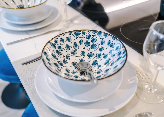 Duplex In Salford, 2br&2ba, Full Kitchen *