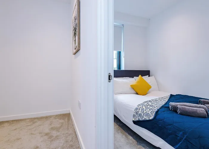 Duplex In Salford, 2br&2ba, Full Kitchen