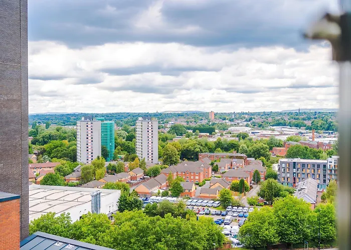 Duplex In Salford, 2br&2ba, Full Kitchen *