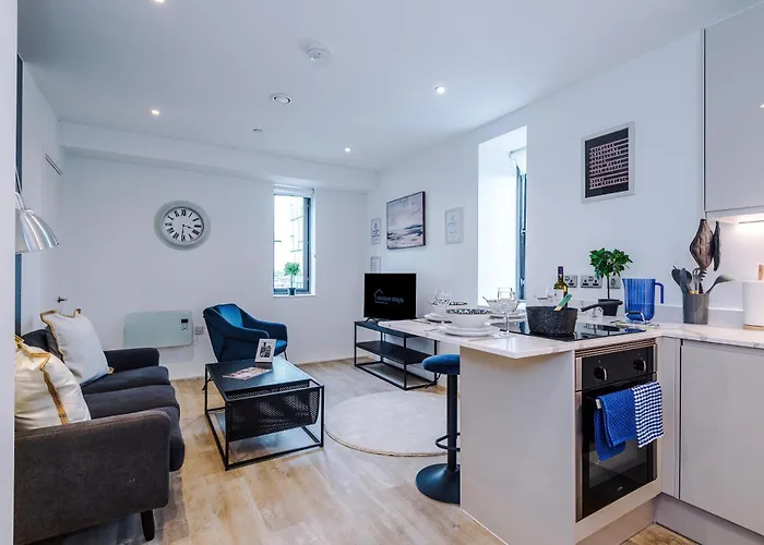 Duplex In Salford, 2br&2ba, Full Kitchen Apartment *