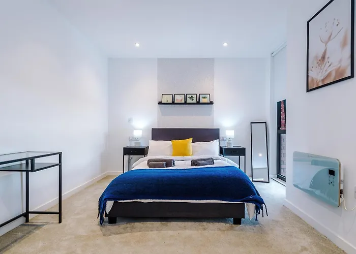 Duplex In Salford, 2br&2ba, Full Kitchen *