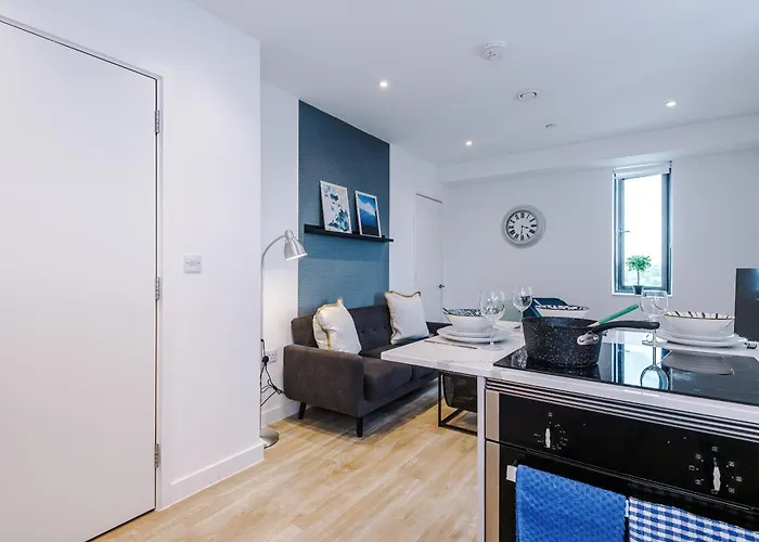 Duplex In Salford, 2br&2ba, Full Kitchen