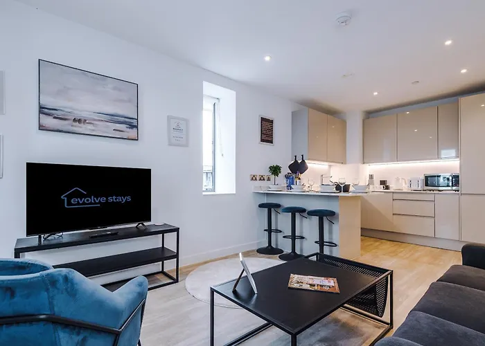 Apartament Duplex In Salford, 2br&2ba, Full Kitchen