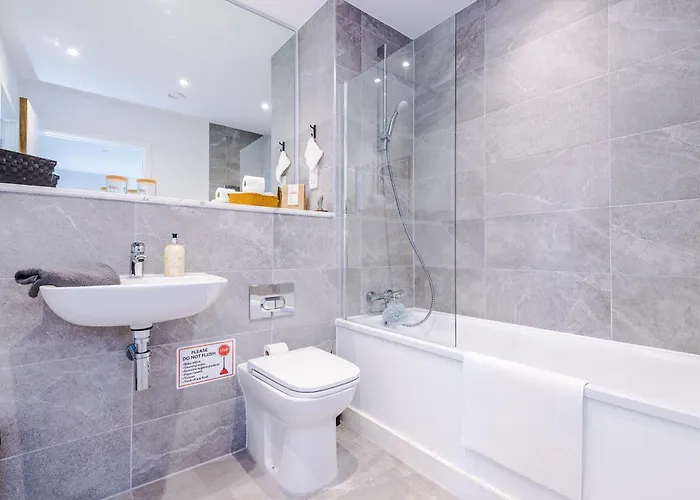 Duplex In Salford, 2br&2ba, Full Kitchen Lejlighed Manchester