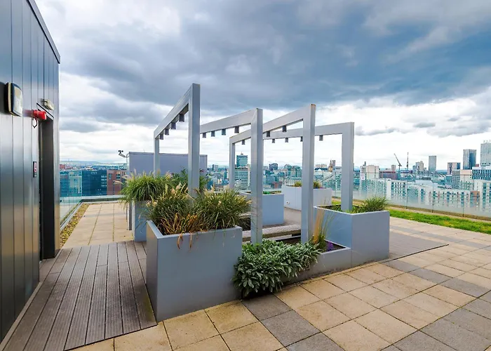 Apartment Duplex In Salford, 2br&2ba, Full Kitchen