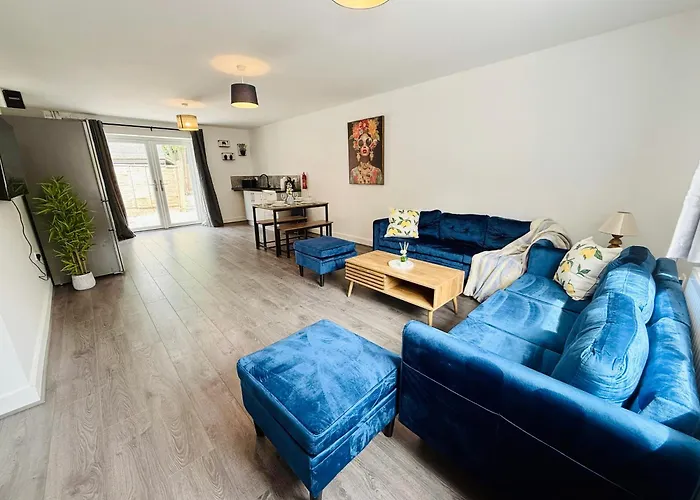 Spacious 4 Bed Near Metrolink Whitefield マンチェスター