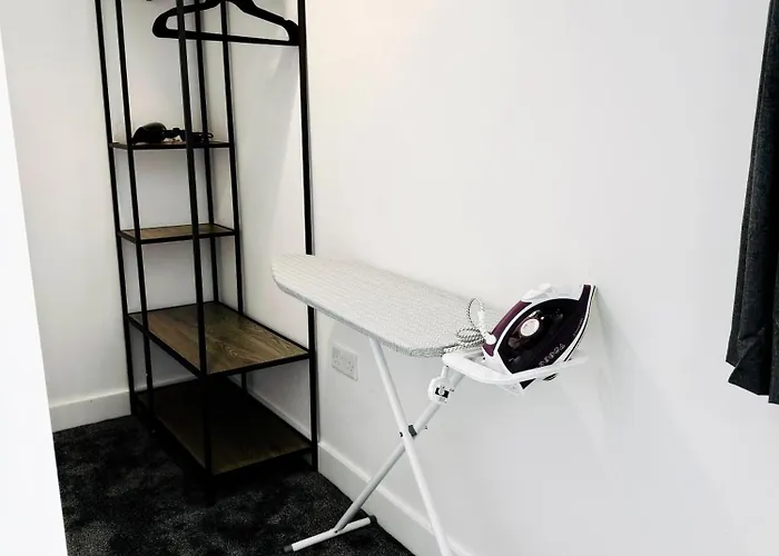 Spacious 4 Bed Near Metrolink Whitefield Feriehus *