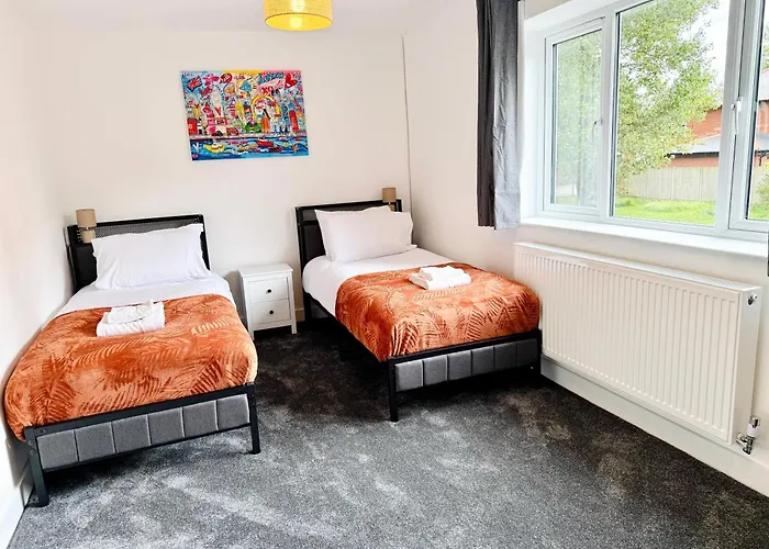 Spacious 4 Bed Near Metrolink Whitefield Feriehus Manchester