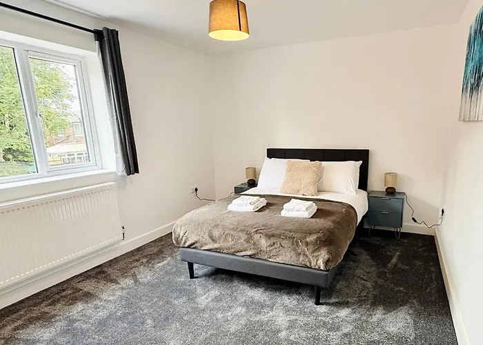 Spacious 4 Bed Near Metrolink Whitefield 別荘 *