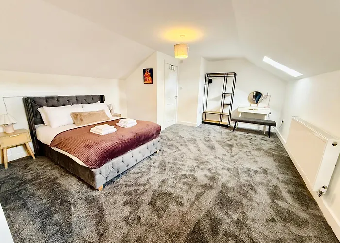 Spacious 4 Bed Near Metrolink Whitefield Feriehus Manchester