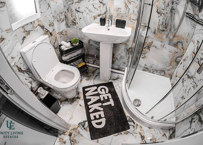 The Modern 1br Near Etihad Stadium & Coop Live Апартаменты