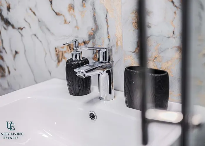 The Modern 1br Near Etihad Stadium & Coop Live Апартаменты *