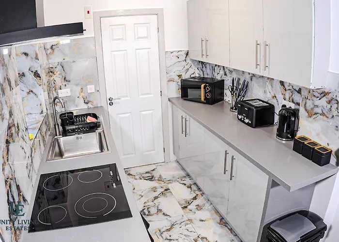 Апартаменты The Modern 1br Near Etihad Stadium & Coop Live