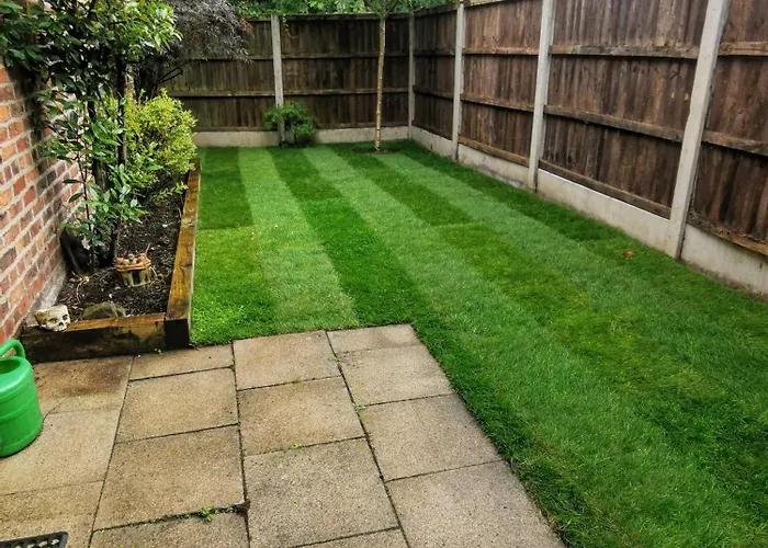 Detached House With Gated Parking In Whalley Range, Near Centre