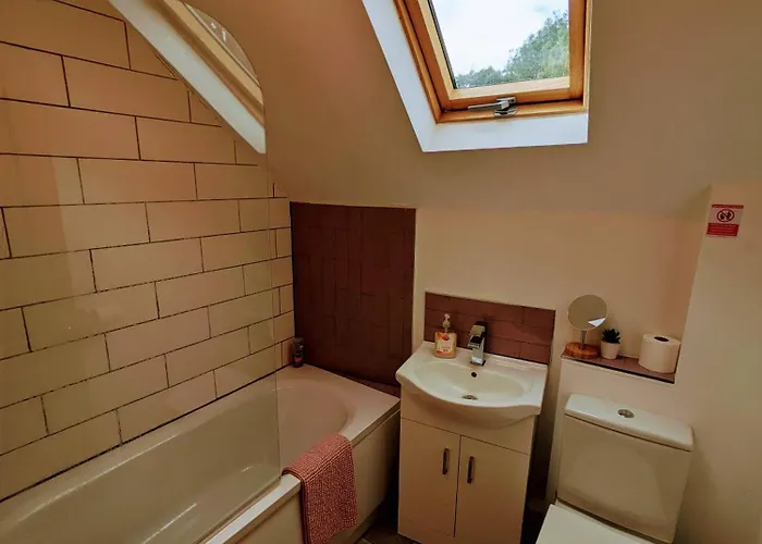 Villa Detached House With Gated Parking In Whalley Range, Near Centre Manchester