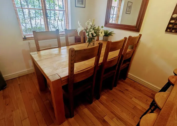 Detached House With Gated Parking In Whalley Range, Near Centre Manchester