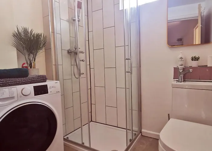 Detached House With Gated Parking In Whalley Range, Near Centre * מנצ'סטר