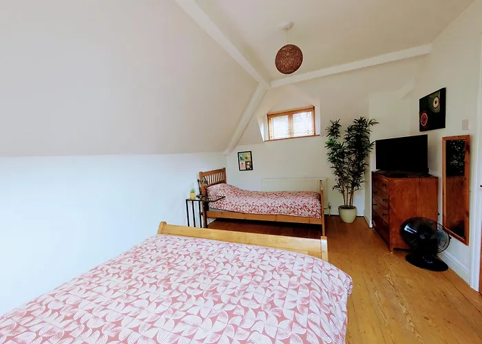 Detached House With Gated Parking In Whalley Range, Near Centre * מנצ'סטר