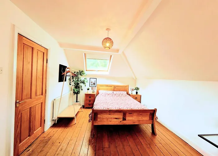 Detached House With Gated Parking In Whalley Range, Near Centre * מנצ'סטר