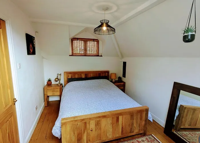 Detached House With Gated Parking In Whalley Range, Near Centre