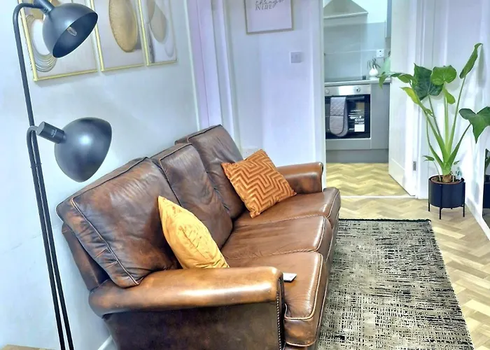 Elite Service 5min To Tram, Direct To Manchester, 5 Min Drive To High Street & M60 J17 Mánchester