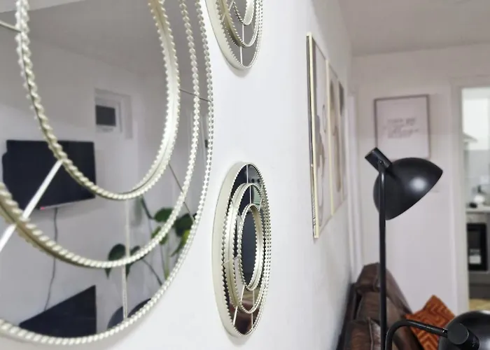 Elite Service 5min To Tram, Direct To Manchester, 5 Min Drive To High Street & M60 J17 * Mánchester