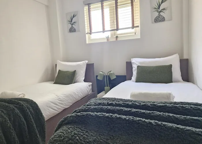 Apartamento Elite Service 5min To Tram, Direct To Manchester, 5 Min Drive To High Street & M60 J17 Mánchester