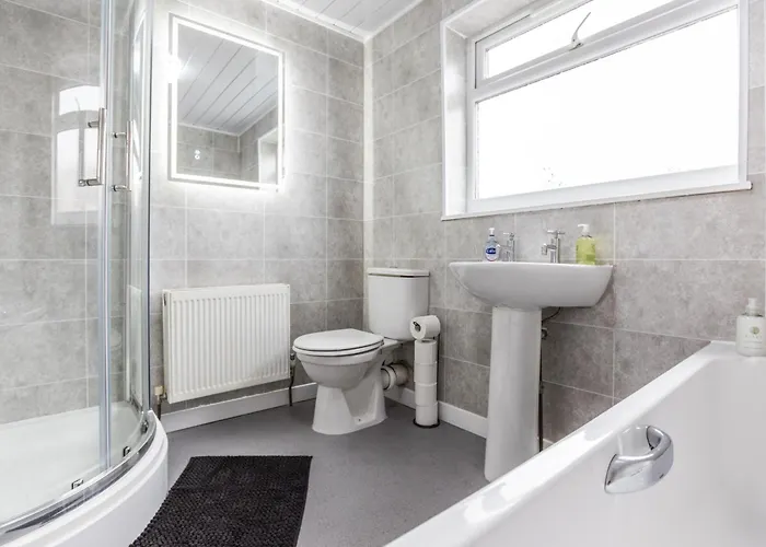 Lägenhet Modern 3bd House - Free Parking - Fast Wifi *