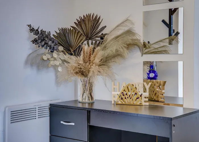 Opulent Skyline Apartament *