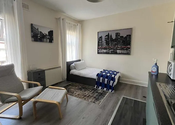 بيت ضيافة Self-contained Within Shared *