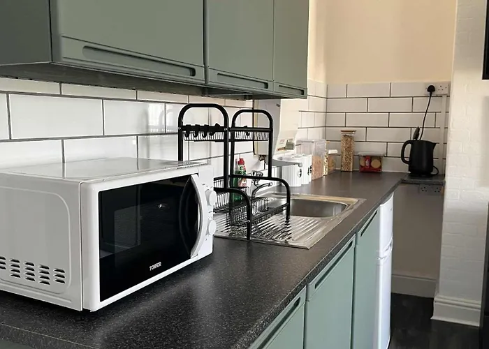 Self-contained Within Shared 게스트하우스 맨체스터