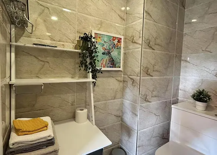 Flat With Free Secure Parking Apartmán