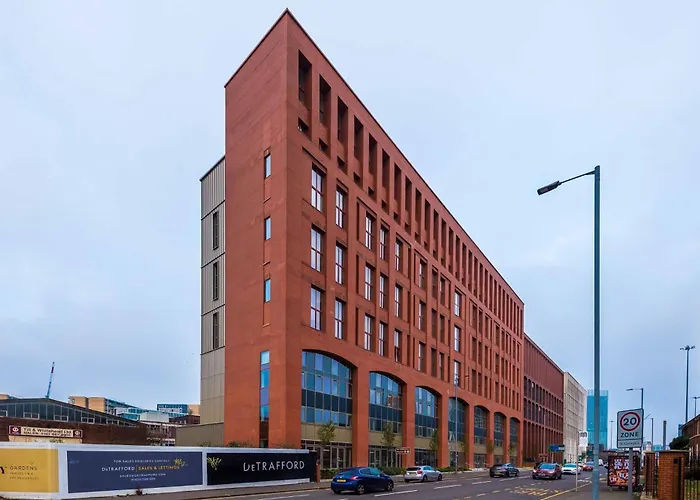 Modern Spacious Sleeps 5 Free High-speed Wi-fi *