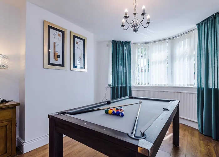 Dom wakacyjny Spacious 3bed In Stretford, Sleeps 6, Parking Manchester