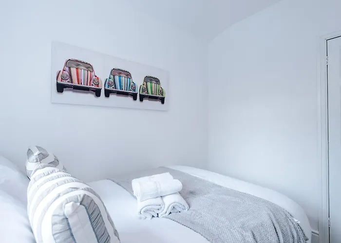 Dom wakacyjny Spacious 3bed In Stretford, Sleeps 6, Parking