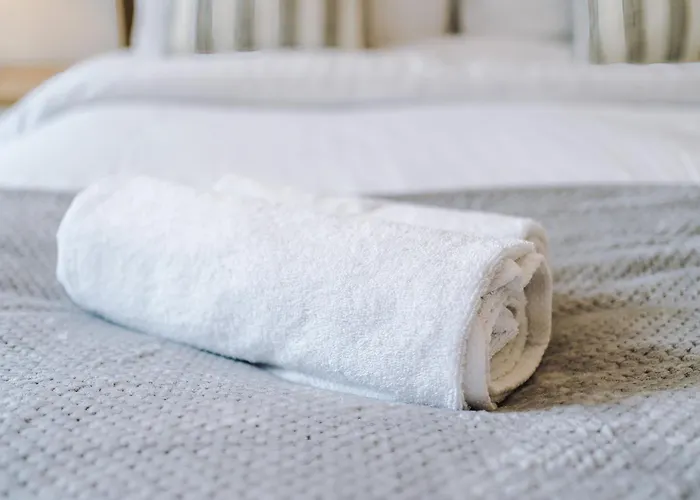 Dom wakacyjny Spacious 3bed In Stretford, Sleeps 6, Parking